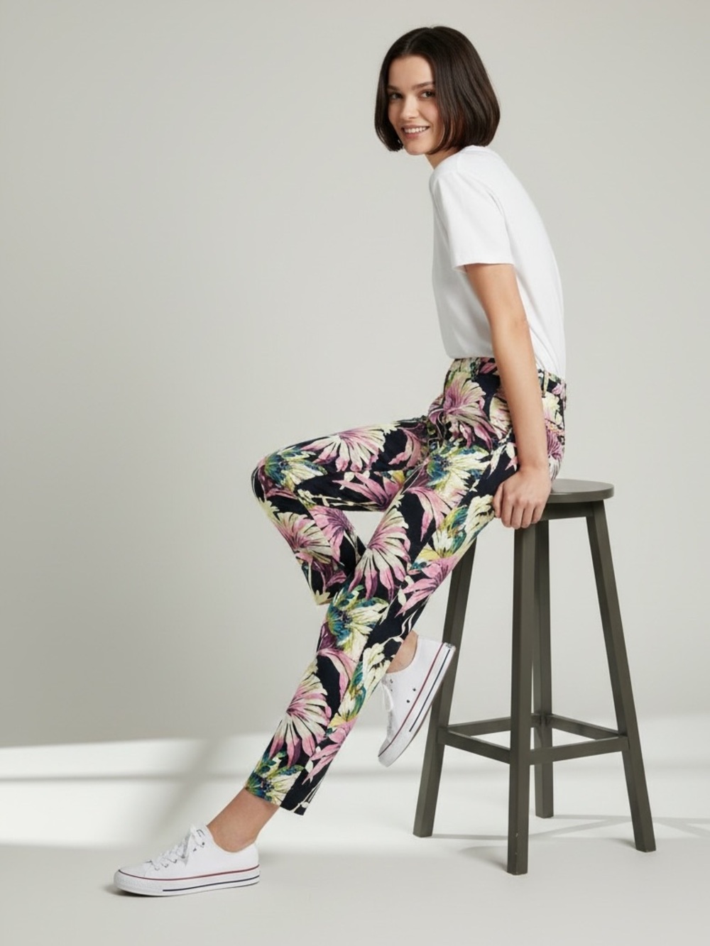 Tommy Bahama Hawaiian Coastal Garden Stretch Silk Crop Pants Size 8